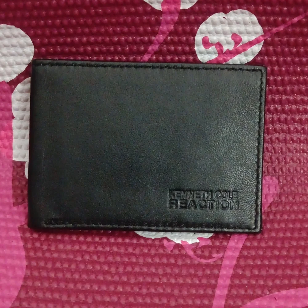 Kenneth Cole - Picture 1 of 3